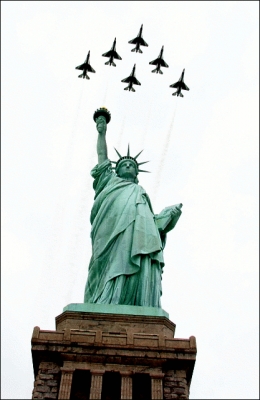 Thunderbirds_over_Lady_Liberty